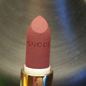 Gucci lipstick mat Vienna amaranth 605
